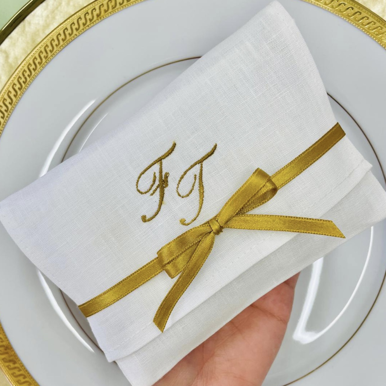 Pochette in lino con ricamo