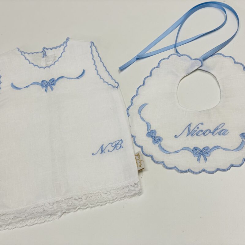 Coordinato camicino e bavaglino in lino con smerlo - immagine 2
