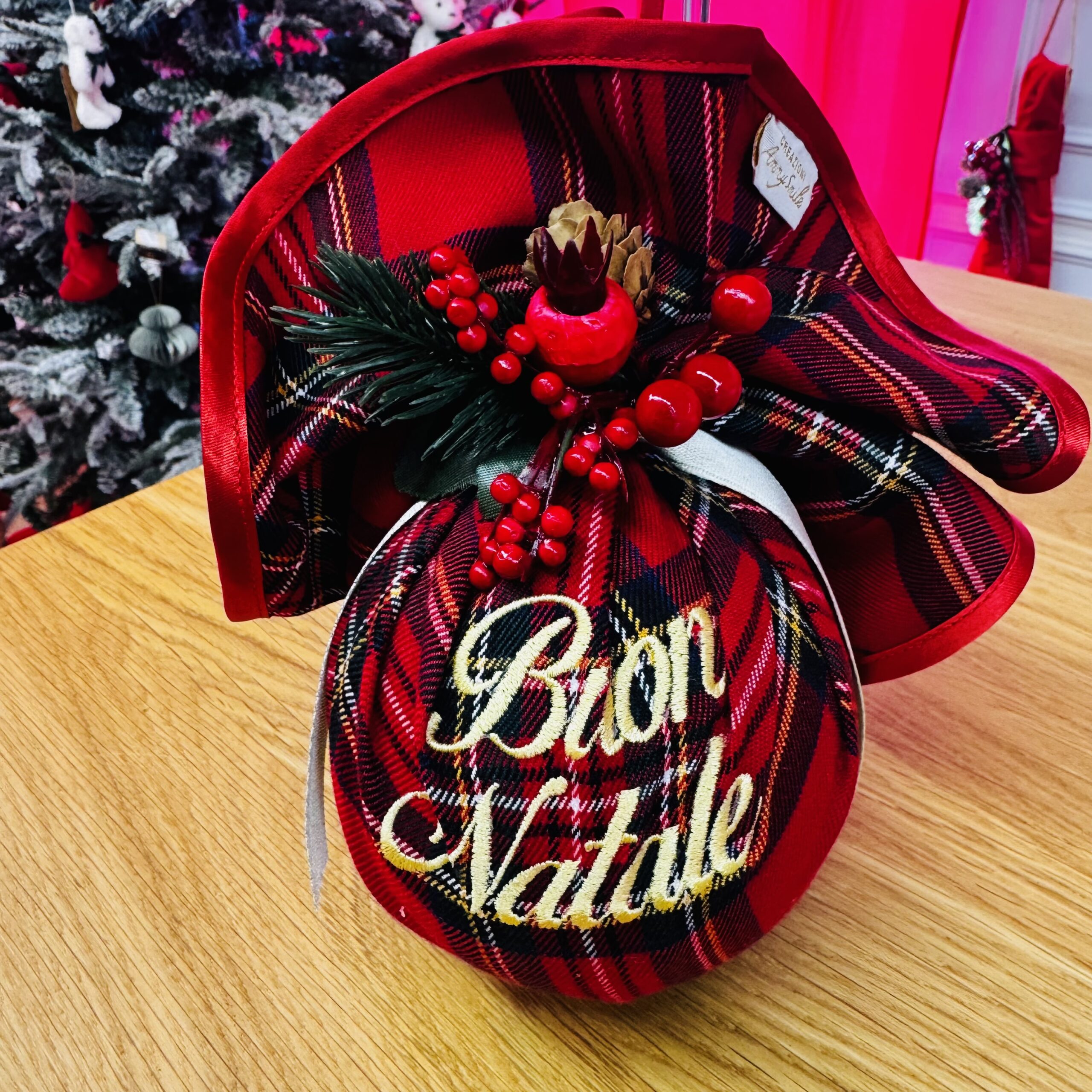 La Palla di Benedetta in Tartan – Decorazione natalizia artigianale personalizzabile