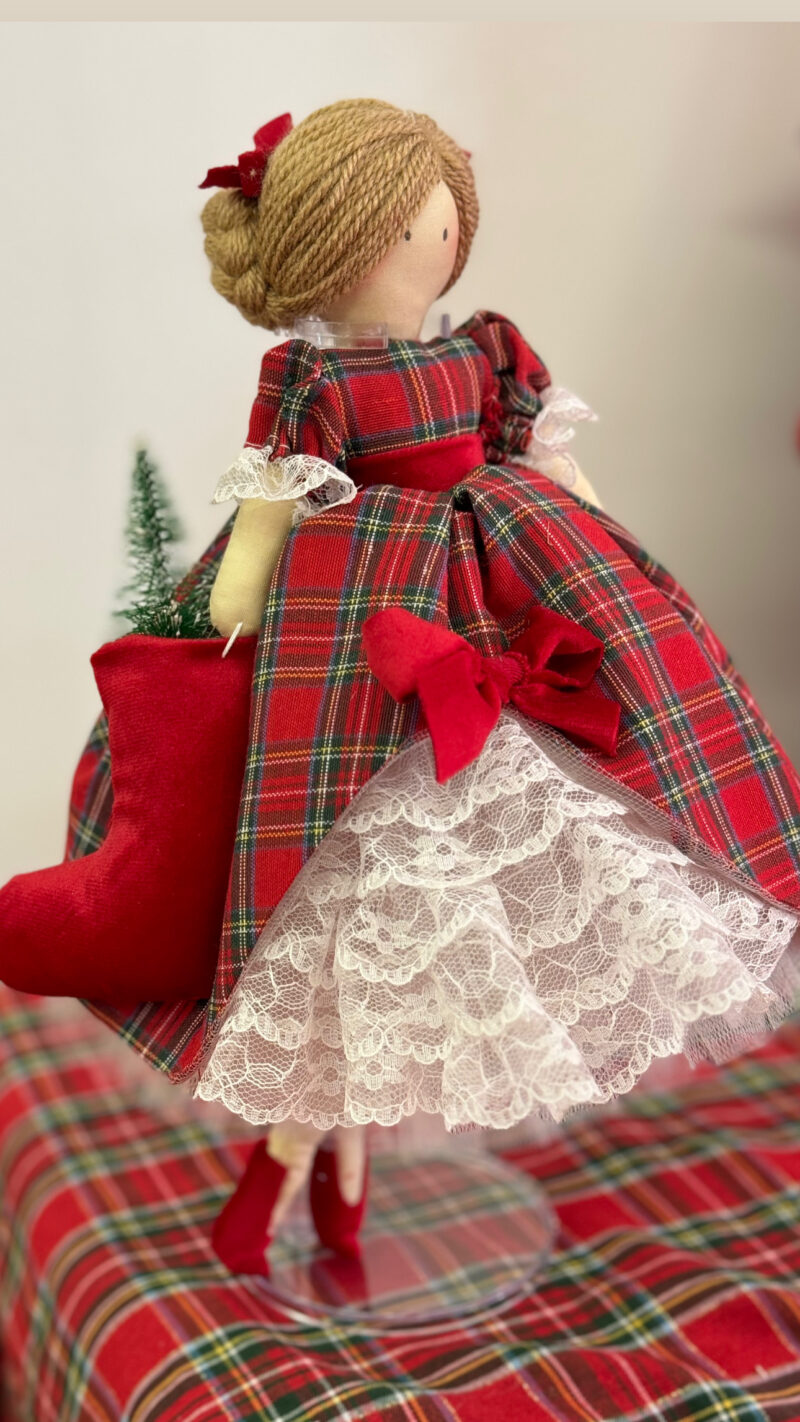Bambola artigianale con abitino tartan - immagine 2