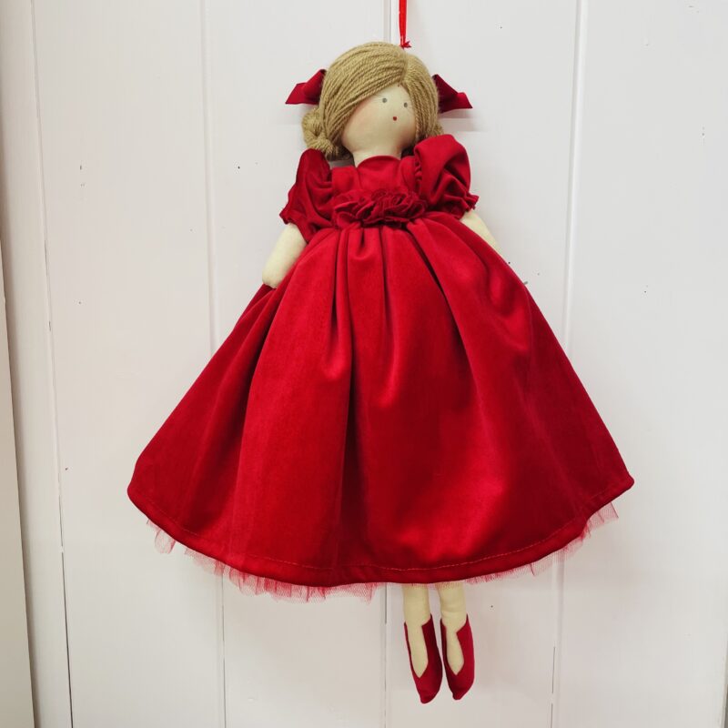 Bambola artigianale con abito rosso - immagine 2