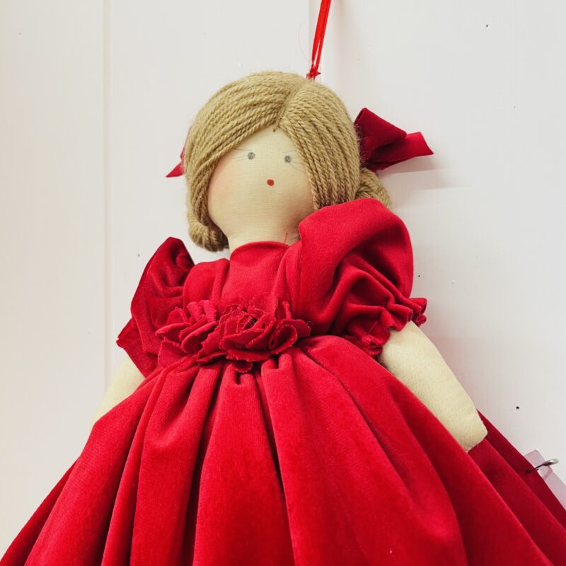 Bambola artigianale con abito rosso - immagine 4