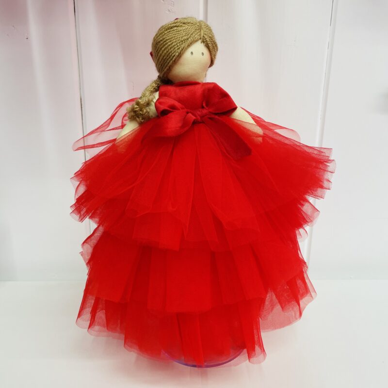 Bambola artigianale con abito in tulle
