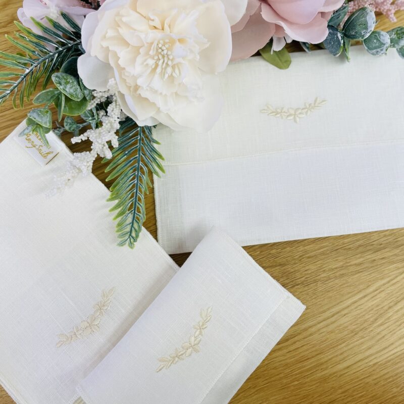 Pochette con ricamo floreale - immagine 2
