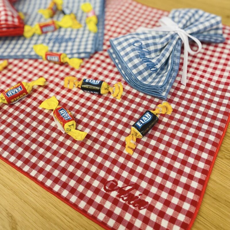 Tovaglietta personalizzata con sacchetto e caramelle - immagine 2