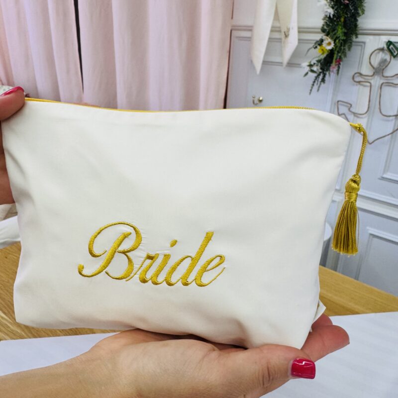 Pochette Bride ricamata con nappina dorata - immagine 3