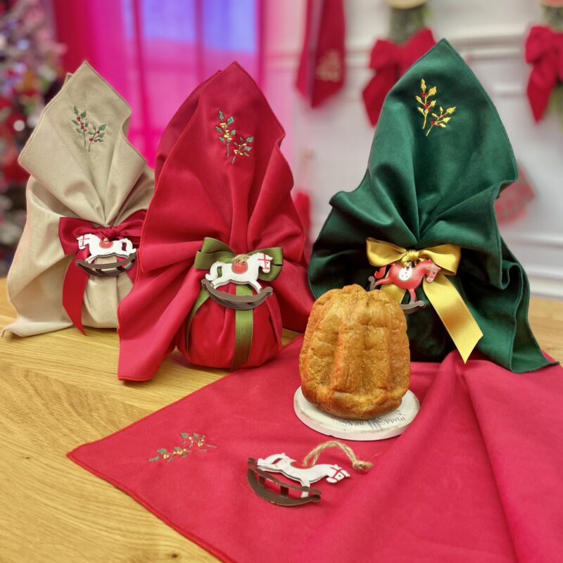 Pandorino con centrotavola in velluto ricamato e appendino natalizio – Idea regalo