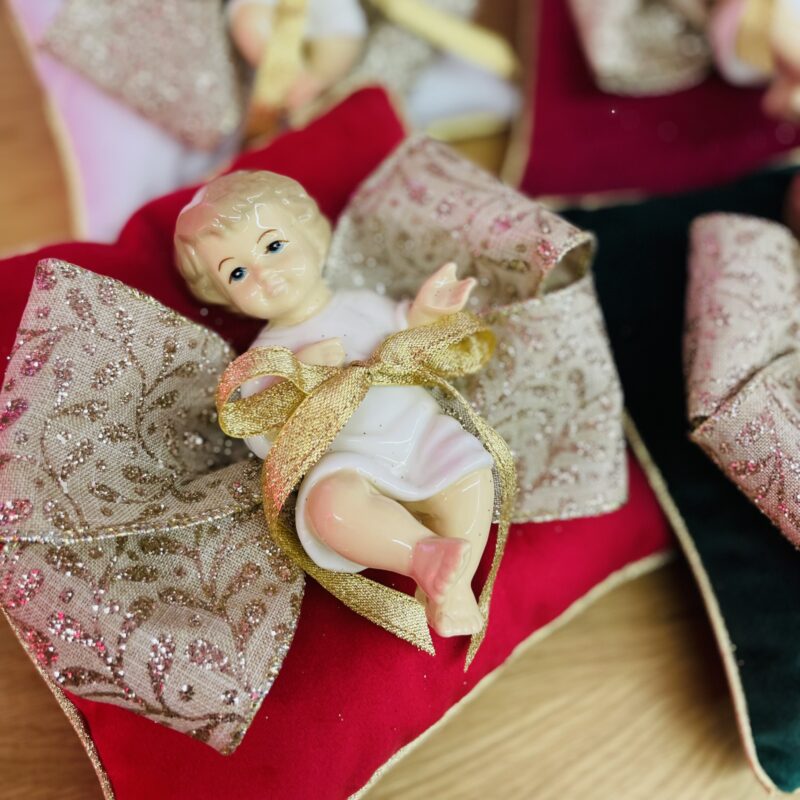 Cuscinetto Natalizio con Bambinello in porcellana
