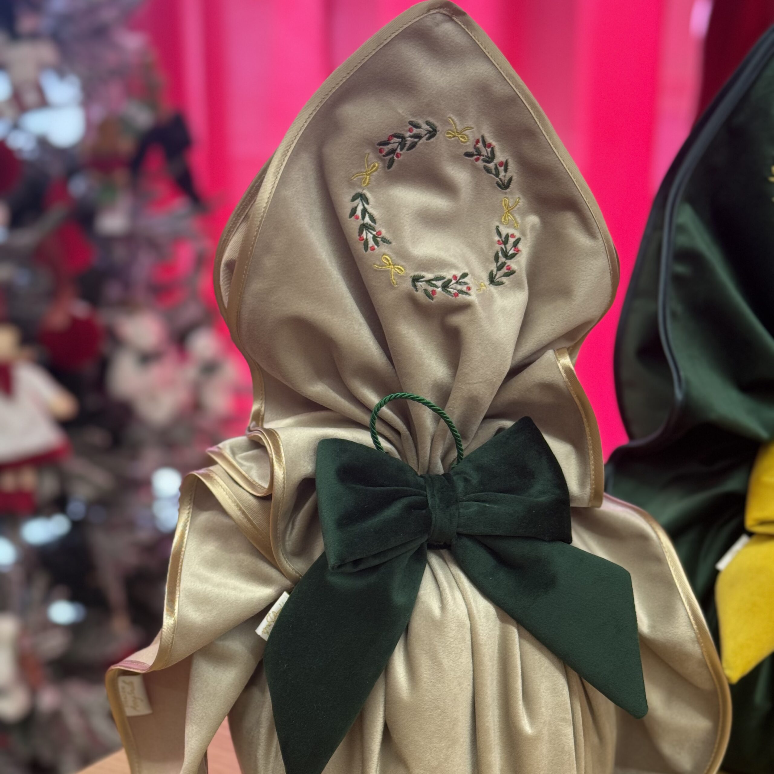 Pandoro con centrotavola in velluto ricamato – Idea regalo 3 in 1 - immagine 4