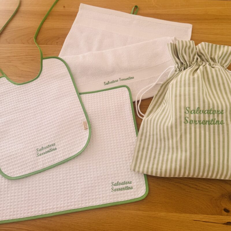 Set Asilo Sartoriale Personalizzato in 100% Cotone – 4 Pezzi