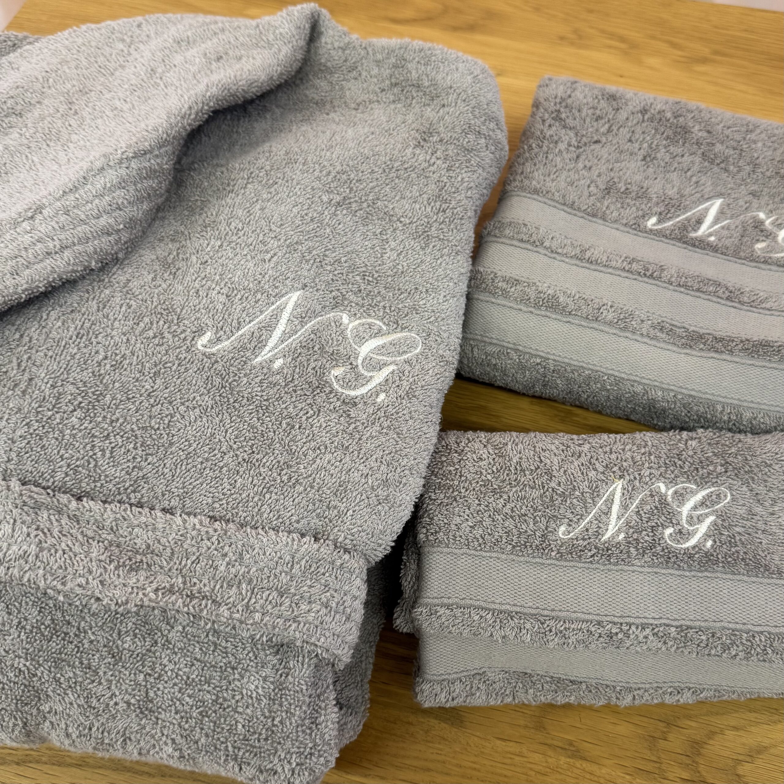 Accappatoio in spugna con cappuccio personalizzato