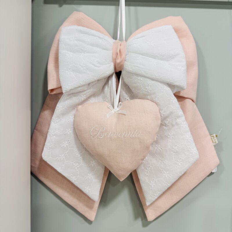 Fiocco nascita sartoriale in Puro Lino e Pizzo Sangallo con Cuore Personalizzato
