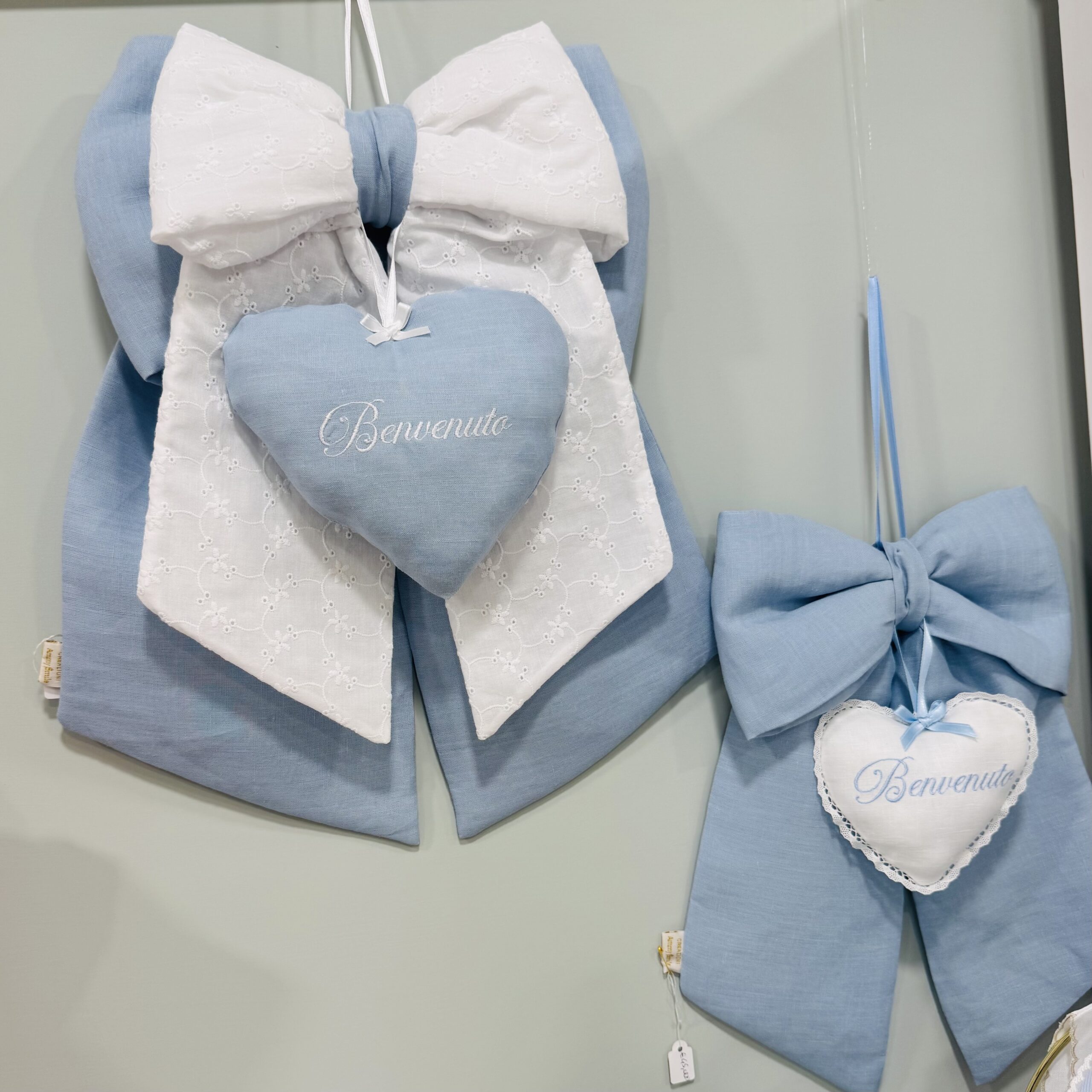 Fiocco Nascita Sartoriale in Puro Lino celeste con cuore personalizzato - immagine 4